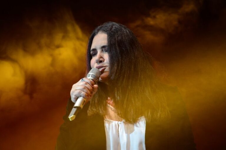 Tania Libertad: Noche Bohemia en el CCU de la UAT