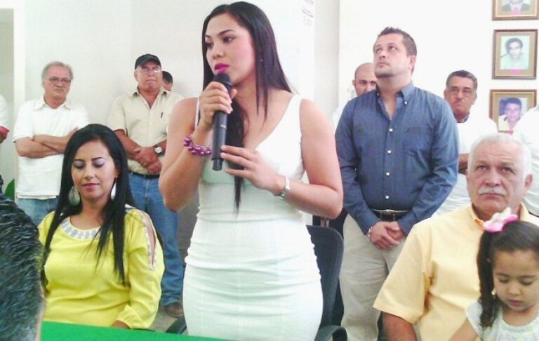 Informa El Universal que CEN de PRD Debatirá Expulsión de Indira Vizcaíno