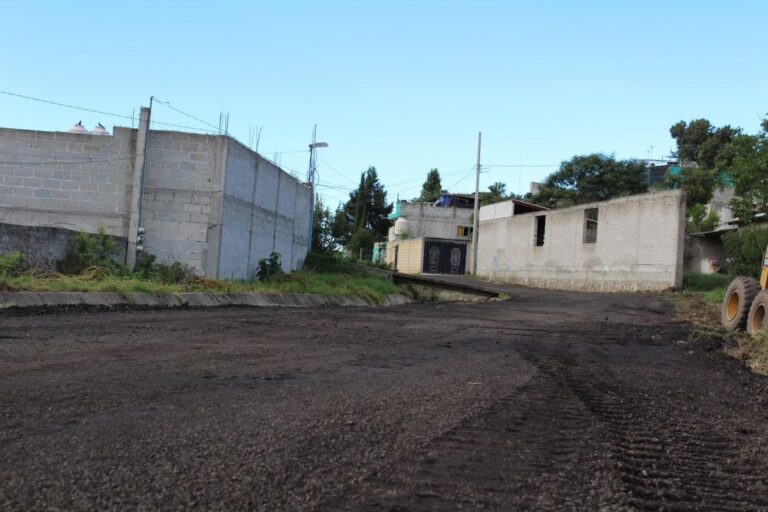 Ixtacuixtla: Rehabilitan Calle del Canal por Época de Lluvias