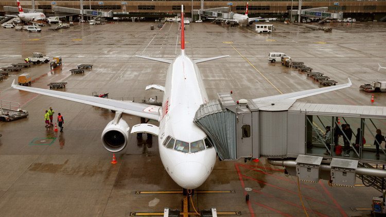 Avión en China Casi se Impacta por Error del Piloto