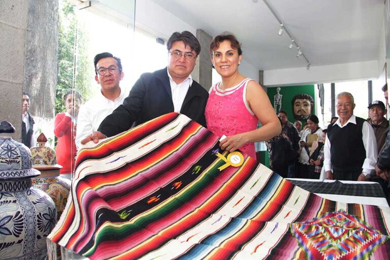 Premian a Ganadores del Quinto Concurso de Sarape Tradicional Tlaxcalteca