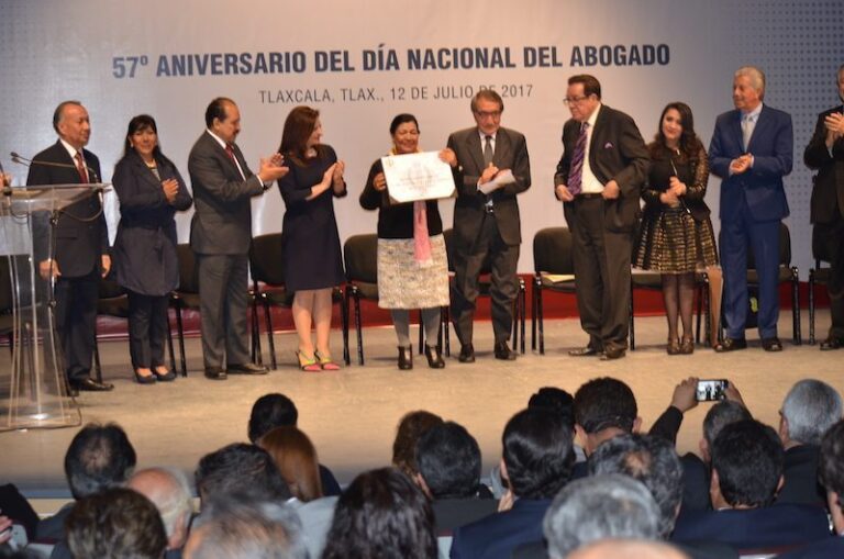 Galardonan Abogados a Senadora Martha Palafox y la Alcaldesa Anabel Ávalos