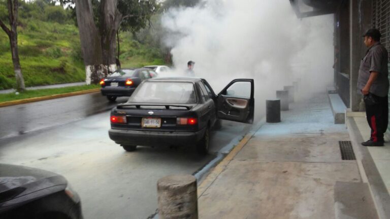 Espectacular Incendio de un Tsuru en Bulevar Revolución