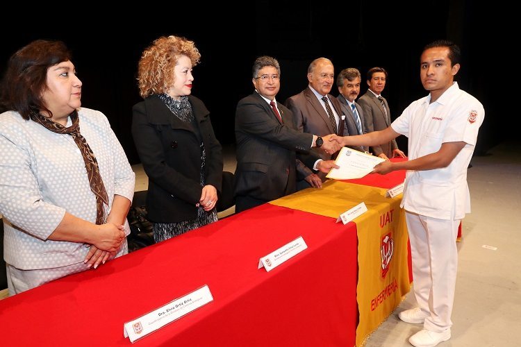 Gradúa la UAT a Licenciados en Enfermería y Obstetricia