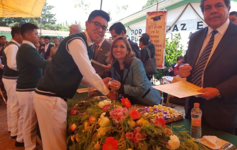 El Mejor Camino Para el Desarrollo es la Educación: Lorena Cuéllar