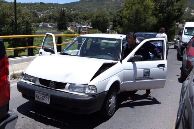 Participa Auto del INEGI en Carambola Vehicular en el Trébol