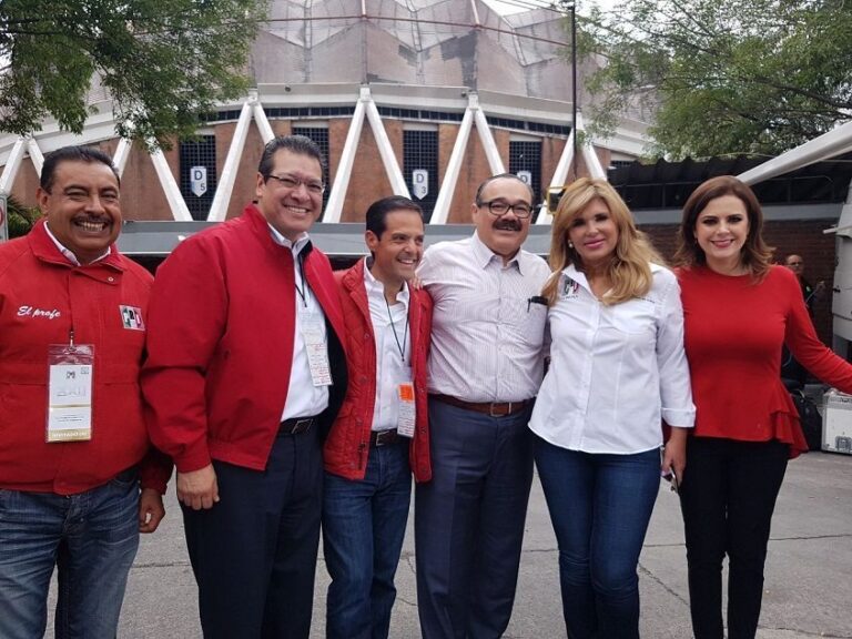 XXII Asamblea PRI: Marco Mena Acompañó a Peña Nieto en Clausura