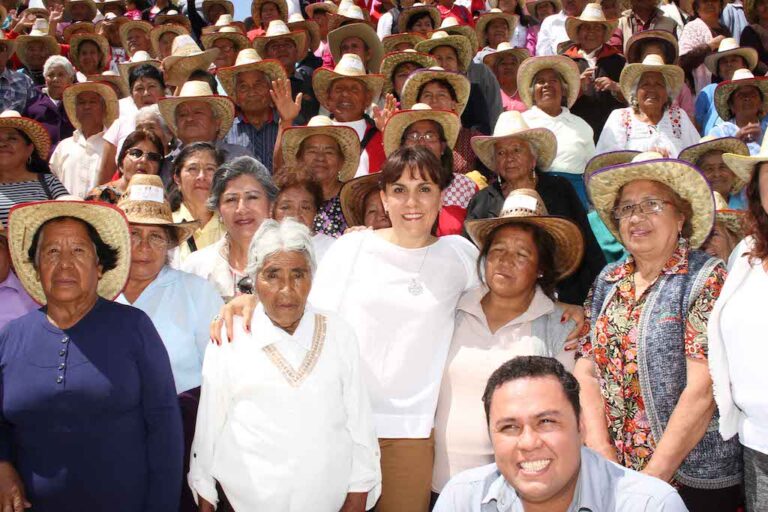 Adultos Mayores, Pilar de la Familia: Sandra Chávez Ruelas