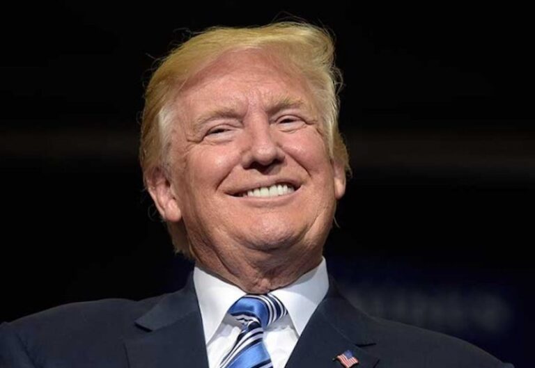 Dice Trump que Será Presidente Durante Siete Años y Medio más