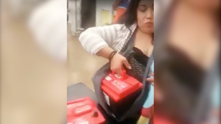 Mexicana Utiliza a su Bebé Para Robar en un Centro Comercial