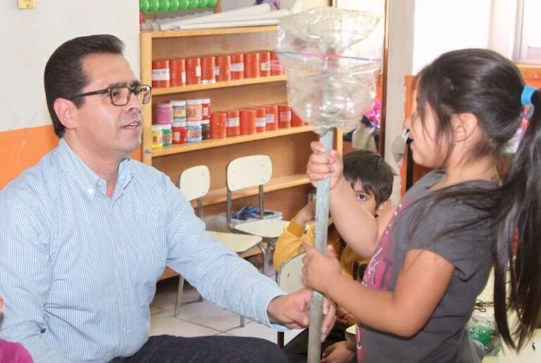 Visita Secretario de Educación Preescolar Donde se Desarrolla «Escuela de Verano»