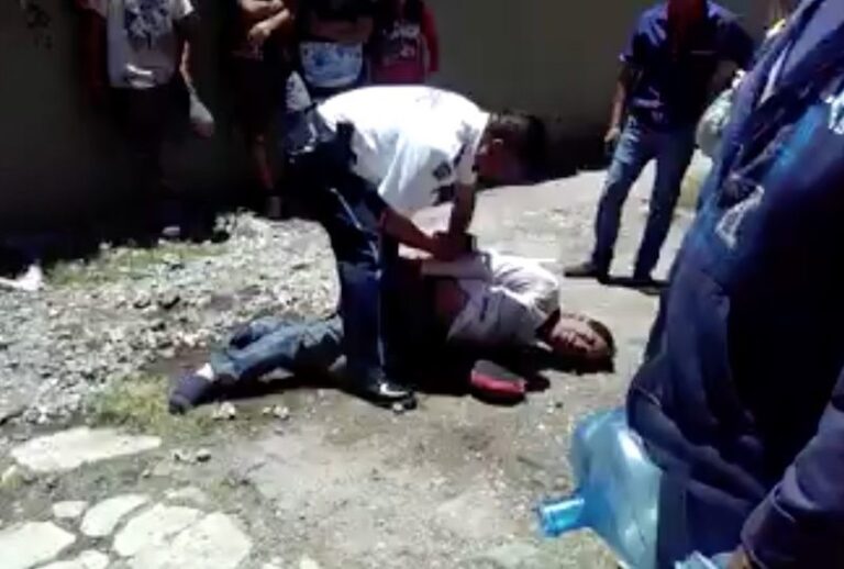 Mercaderes de Tlaxcala Atrapan a Asaltante y le dan Escarmiento