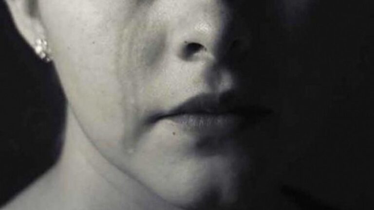 Mata a sus Hijos y Manda Fotos Para ‘Torturar’ a su Esposo