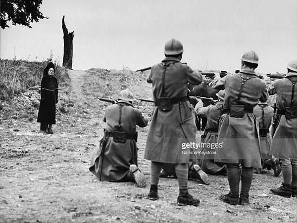 07 Ante el pelotón. (tanea-diaspora.net)