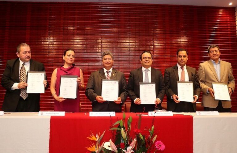 Acuerdan Colaboración Institucional la UAT y el IAIP