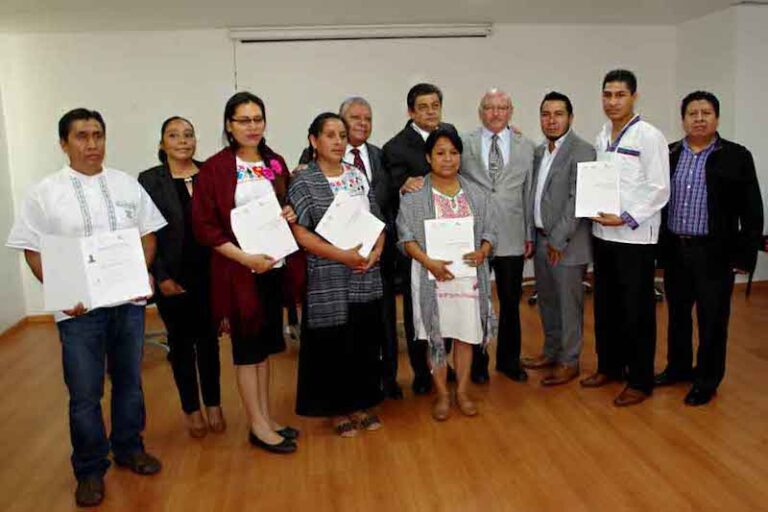 Entrega SESA Certificados a Capacitadores de Salud en Náhuatl