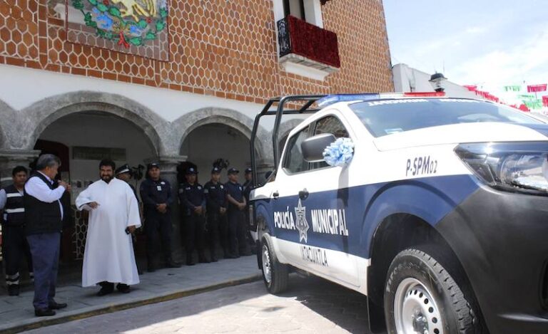 Ixtacuixtla: Prof. Rafael Zambrano Entregó dos Patrullas a Seguridad Pública