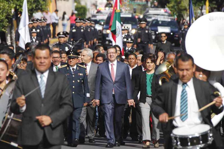 Desfilan más de 3 mil Tlaxcaltecas por Aniversario de la Independencia
