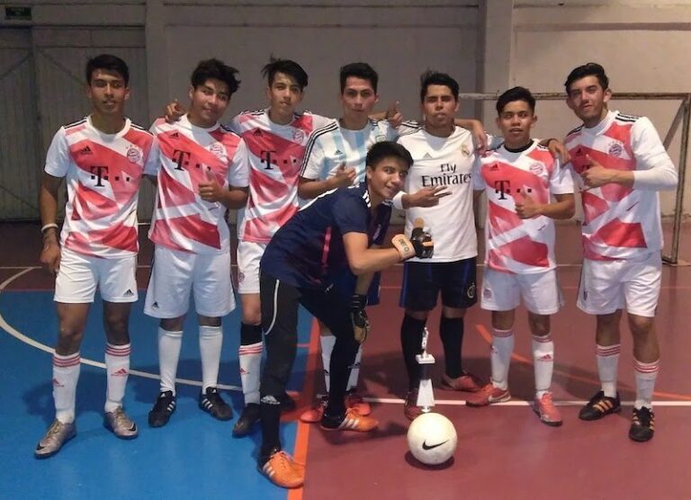 Festividades y Futbol en Feria de Santa Rosa