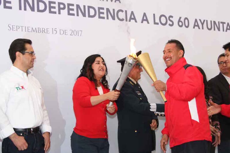Entregan Fuego Simbólico de la Independencia a los 60 Municipios