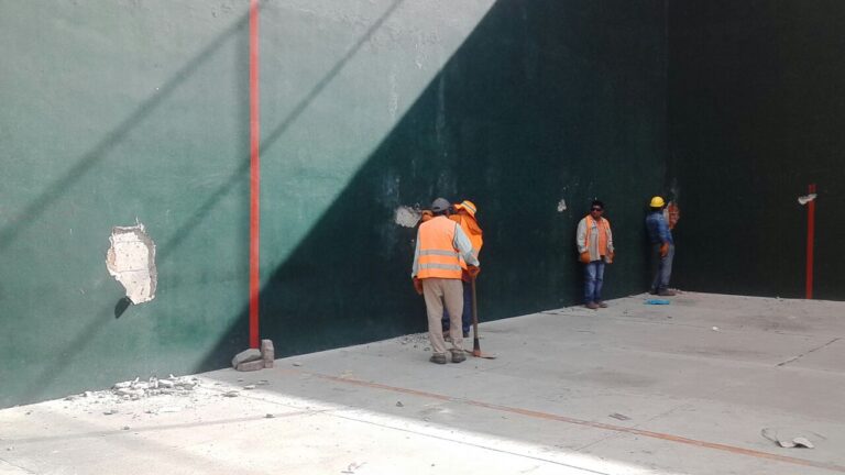 Cuida Ayuntamiento integridad de preescolares en demolición de barda