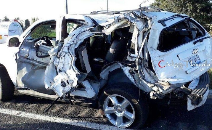 Se Impactan dos Camionetas en Autopista México-Puebla