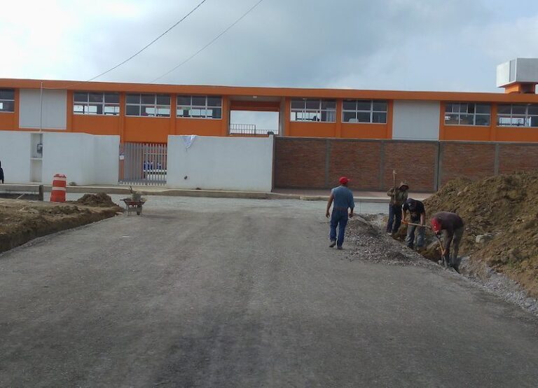 Pavimenta Secoduvi Acceso de Primarias ‘Luis G. Salamanca’ y ‘Adolfo López Mateos’