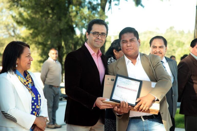 Premia SEPE a Ganadores de Concursos Sobre Símbolos Patrios