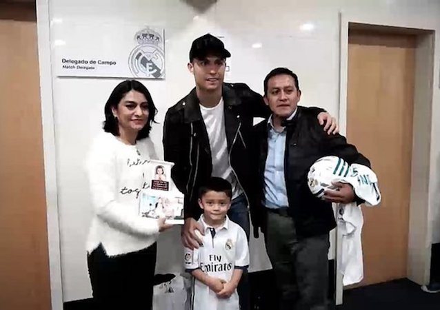 Cristiano Ronaldo Recibe a Padres del Niño que Perdió la Vida en el Rébsamen