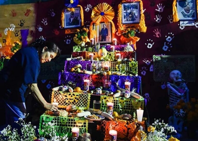 Entre Escombros Instalan Altares por los Muertos del 19:S