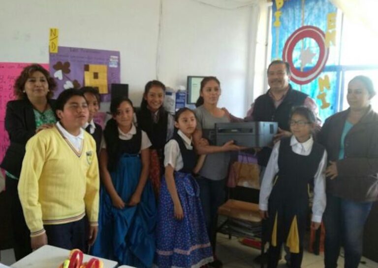 Líder de la CCCD Apoya Instituciones Educativas en Xicohtzinco