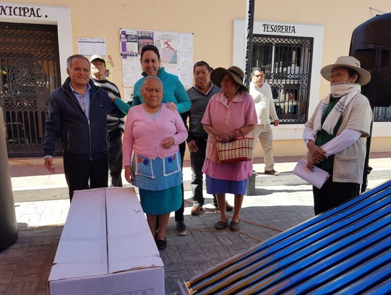 Entrega SEDESOL Calentadores Solares en Mazatecochco