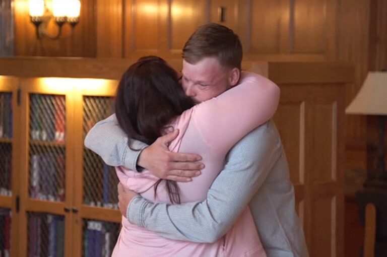 Se Encuentra con Hombre al que Transplantaron Rostro de su Esposo Muerto