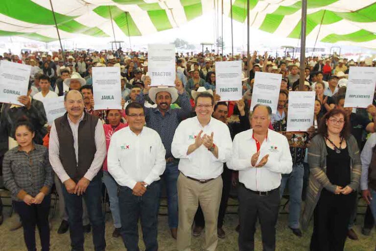 Entrega Marco Mena 39 mdp en Apoyos del Campo