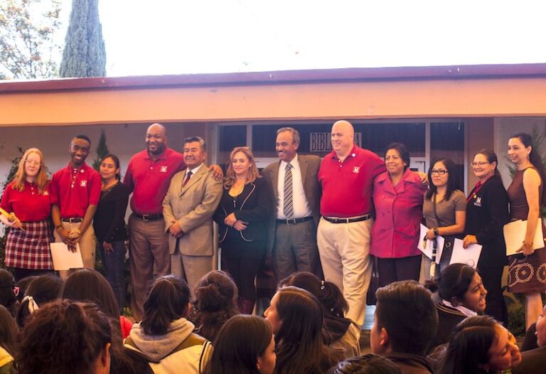 Coro de la Herron High School de Indianápolis Visita Secundaria Técnica 35