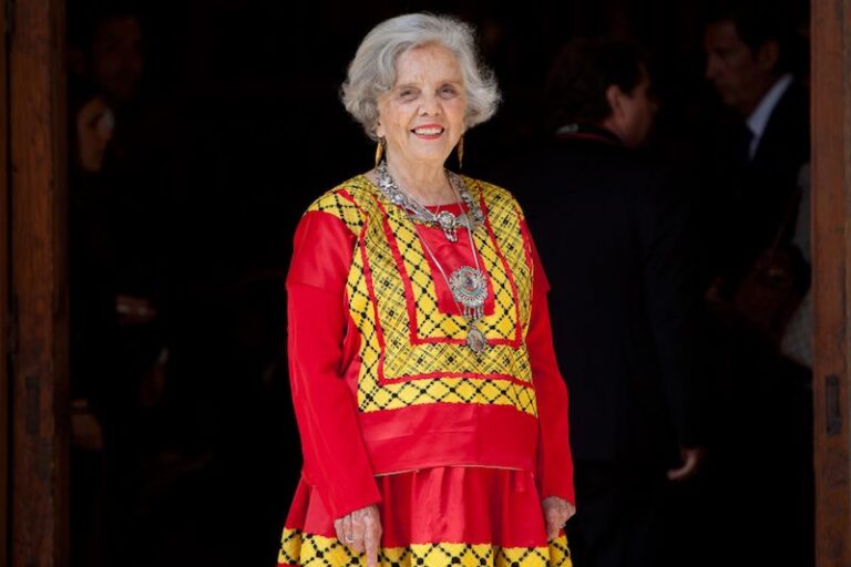 Poniatowska Llama Panzonas y Mensas a Juchitecas y Recibe Duras Críticas