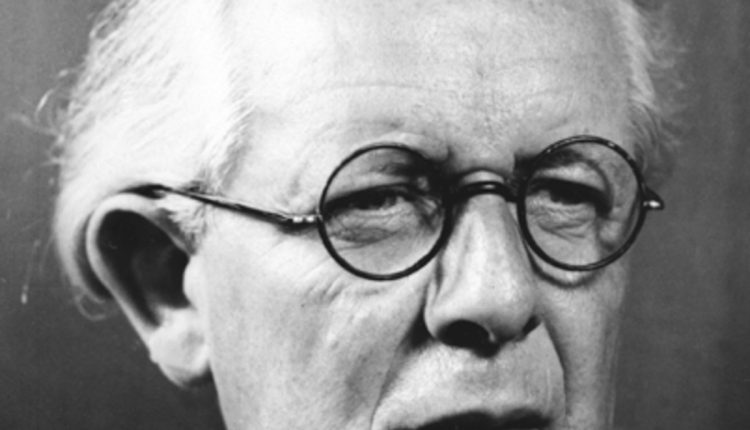 jean-piaget-9439915-1-402
