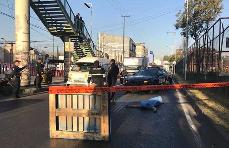 Hombre se Arroja de Puente Peatonal y Muere de Inmediato