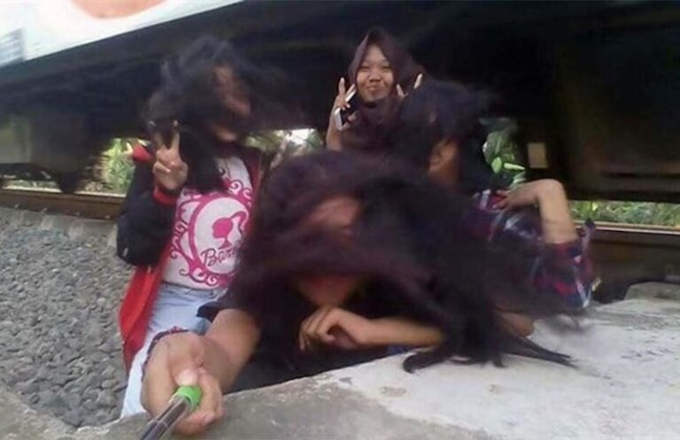 La Arrolla Tren por Tomarse una Selfie; Tendrá Daños Irreversibles