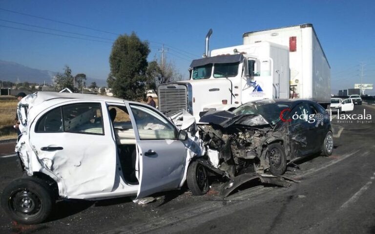 Tráiler sin Frenos Impacta a 8 Vehículos en la México-Puebla