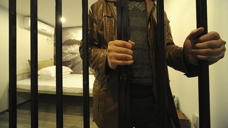 Un Criminal Fingió ser Mudo Durante 12 Años y Olvidó Cómo Hablar