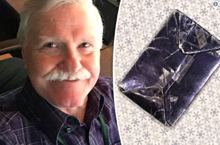 Lleva 47 Años Guardando el Regalo Navideño de una Exnovia y no lo Abre