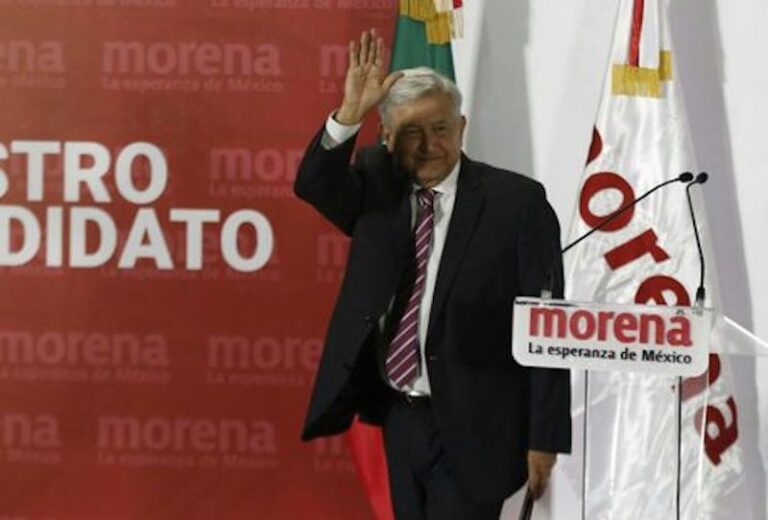 Martha Palafox Asiste a Registro de AMLO Como Precandidato Presidencial