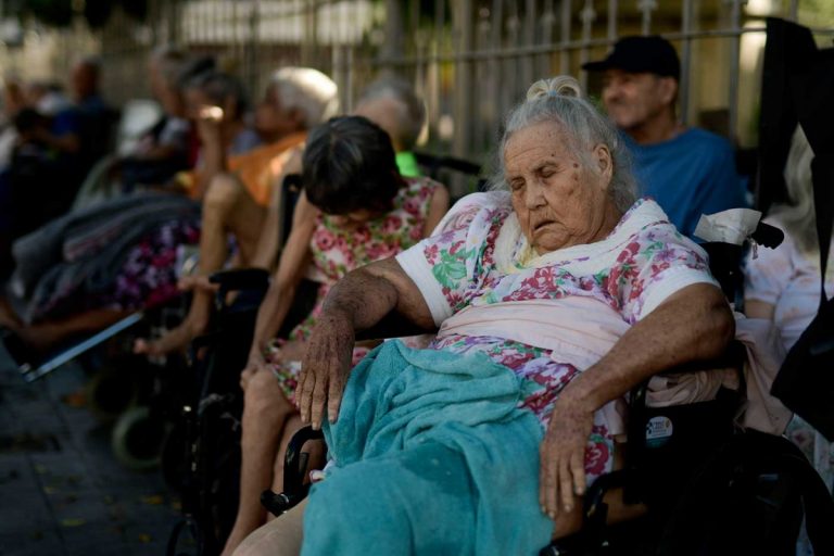 Cientos de damnificados y sin luz tras sismo en Puerto Rico