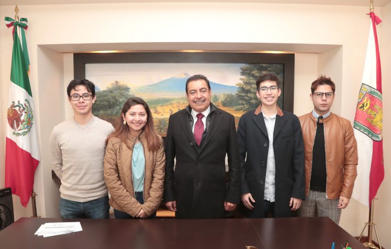 Secretario de Educación se Reúne con Estudiantes Becados de China