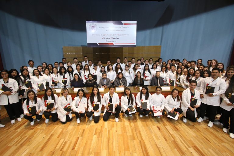 Gradúa la UATx la generación 47 de Cirujanos Dentistas