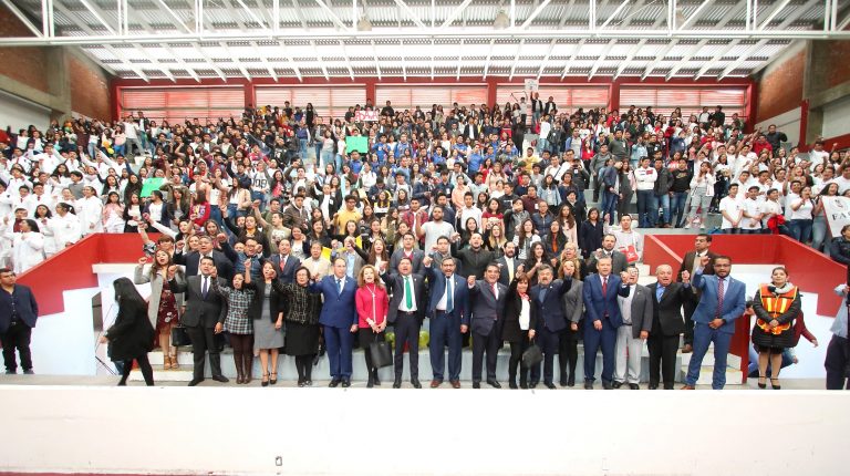 Entusiasta recepción a estudiantes de nuevo ingreso de la UATx