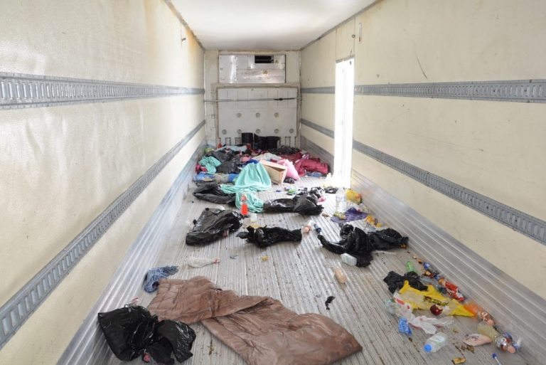 Sentencian a 5 Hombres por Transportar a más de 700 Migrantes