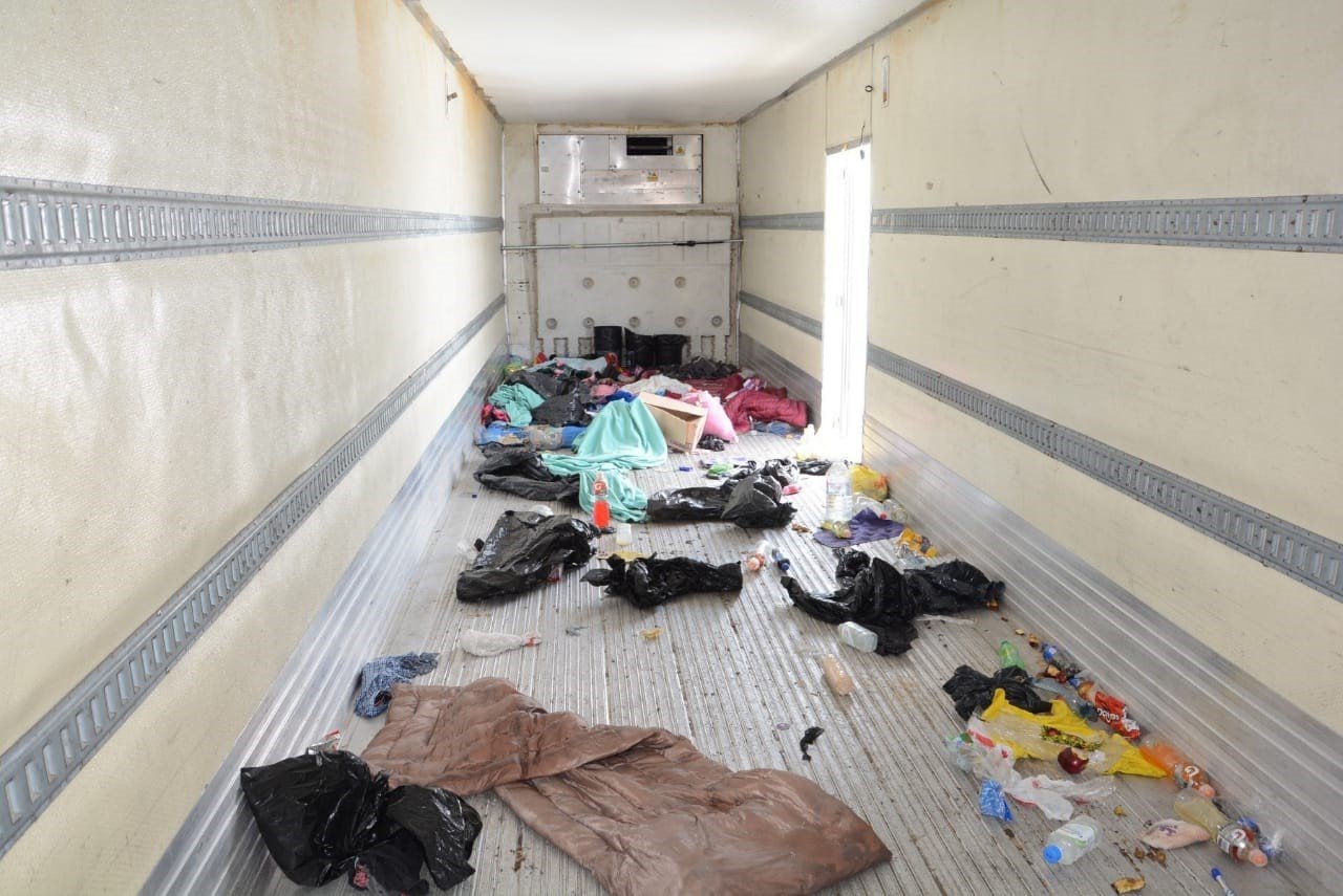 Sentencian a 5 Hombres por Transportar a más de 700 Migrantes