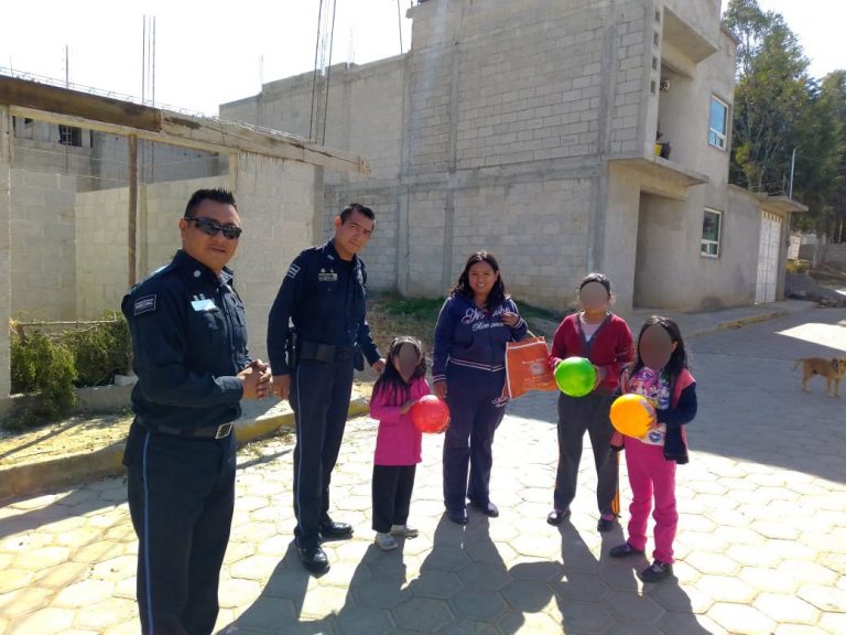 Llevan policías capitalinos alegría y diversión a niñas y niños